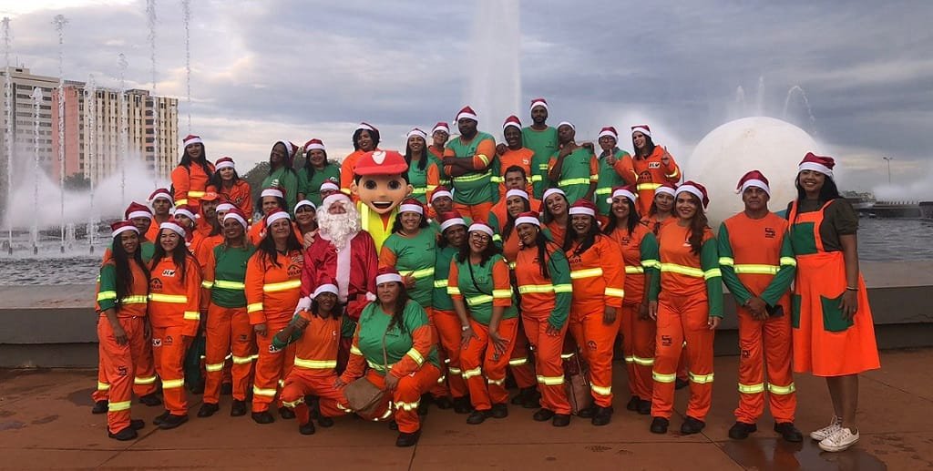 Coral do Serviço de Limpeza Urbana do Distrito Federal se prepara para as apresentações natalinas na praça da Torre de TV/Divulgação/SLU