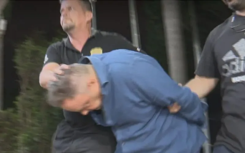 Entre o silêncio e a violência, existe um menino