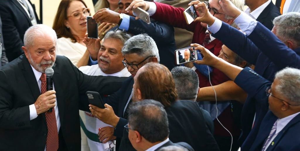 Lula da Silva na reunião com sindicalistas que pediram o retorno do imposto sindical/Marcelo Camargo/Agência Brasília