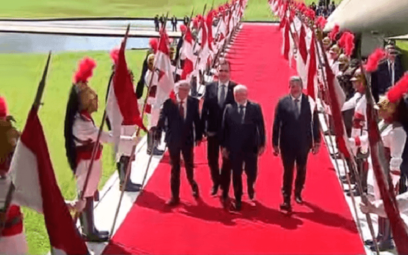 Desfile em carro aberto de Lula da Silva e Geraldo Alckmin