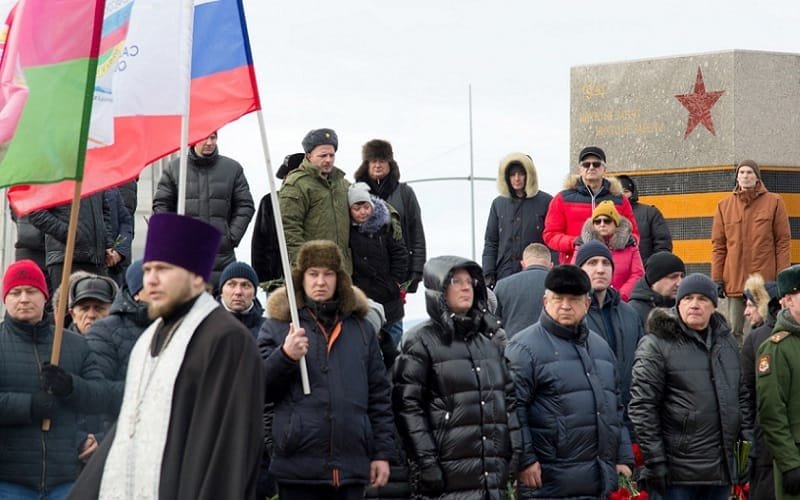 Depois de ataque ucraniano, russos protestam contra governo