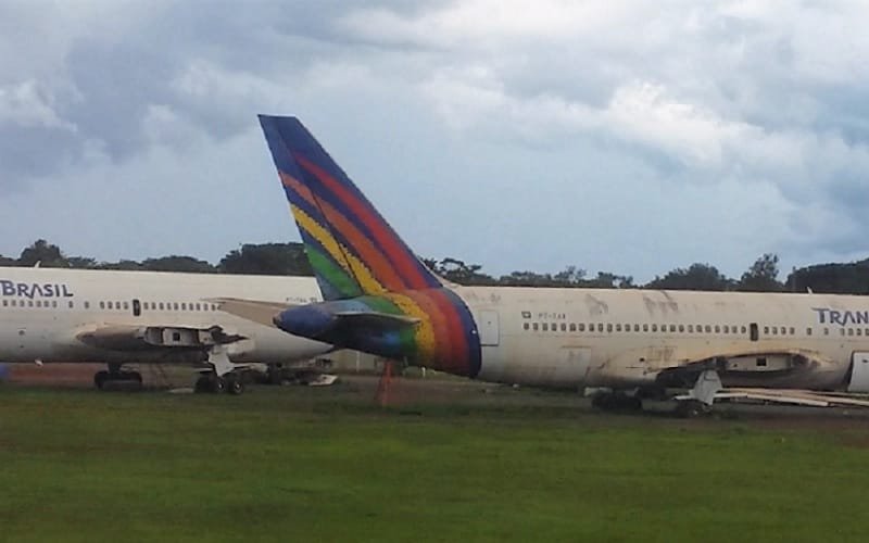 Aviões carcaças Aeroporto de Brasília