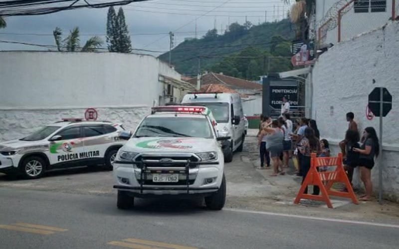 Incêndio provoca a morte de três presos em Florianópolis