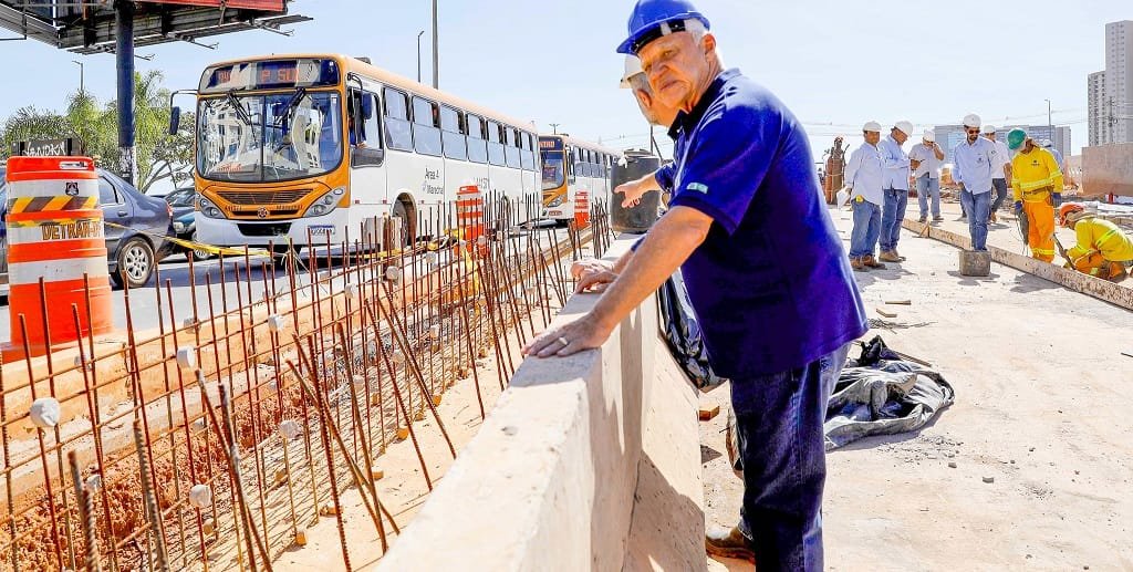 José Humberto Pires é secretário de Governo e foi ver as obras do Túnel de Taguatinga, cuja conclusão está em atraso/Lúcio Bernardo Jr./Agência Brasília