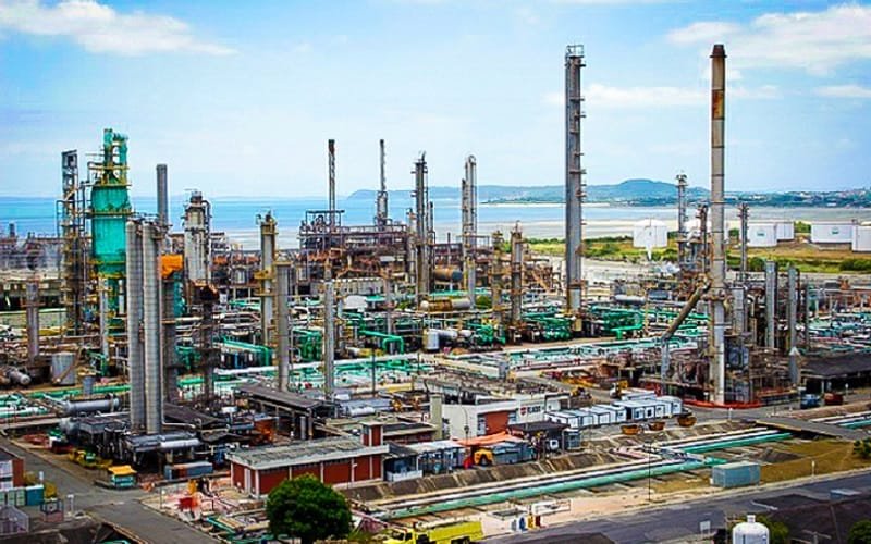 Refinaria da Petrobras na Bahia teria sido vendida abaixo do preço de mercado