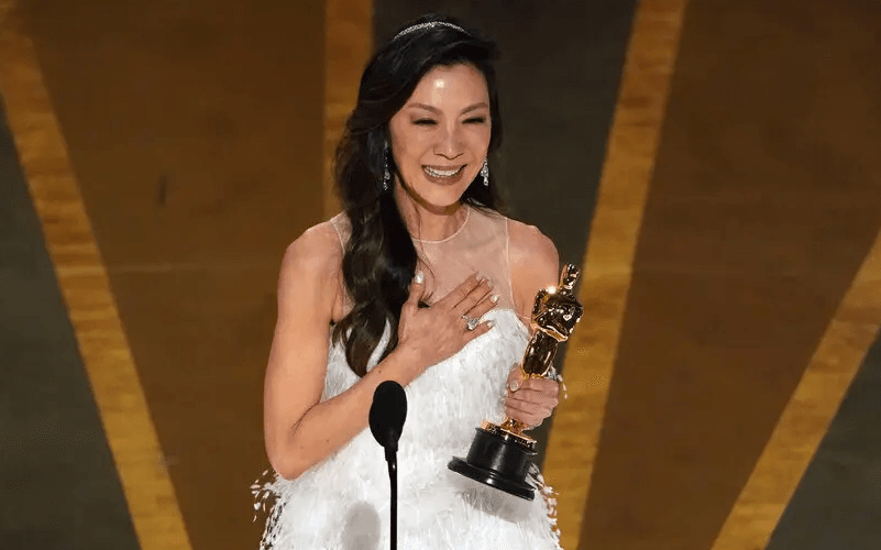 Michelle Yeoh é a primeira estrela asiática a ganhar o Oscar