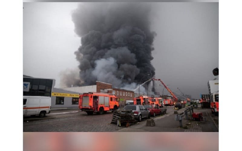 Incêndio tóxico Alemanha Hamburgo Misto Brasília