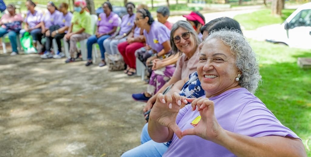 Tania Soares e as amigas participam das atividades de lazer no Balneário Veredinha, em Brazlândia, que foi revitalizado/Geovana Albuquerque/Agência Brasília