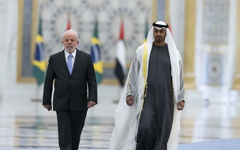 Lula da Silva retorna da viagem neste domingo