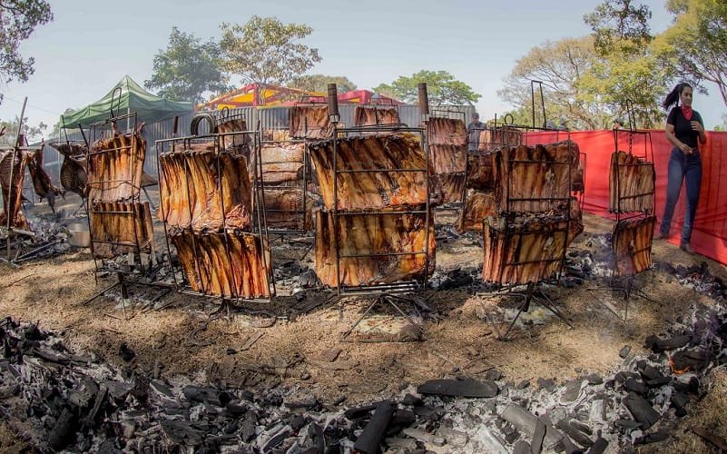 Churrasco costela fogo de chão Misto Brasília