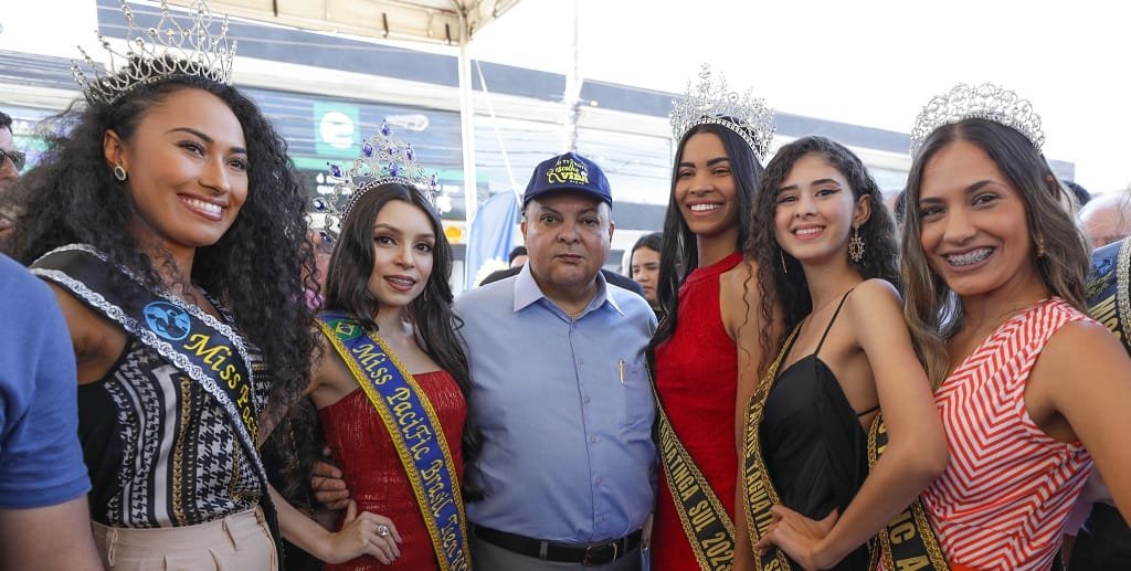 Ibaneis Rocha e as misses na solenidade anúncio da restauração de 10 quilômetros do Pistão Sul/Geovana Albuquerque/Agência Brasília