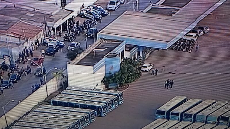 Greve paralisa transporte público em Águas Lindas de Goiás