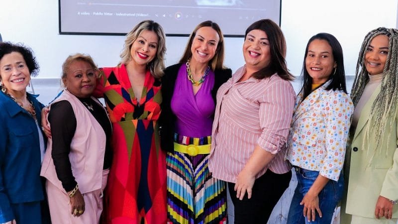 Servidores da Secretaria da Mulher participam de capacitação com o tema transfobia no Dia do Orlho LGBTQIA+/Divulgação