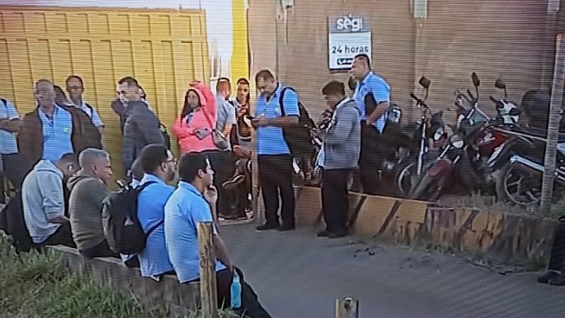 Passageiros de São Sebastião sem transporte público