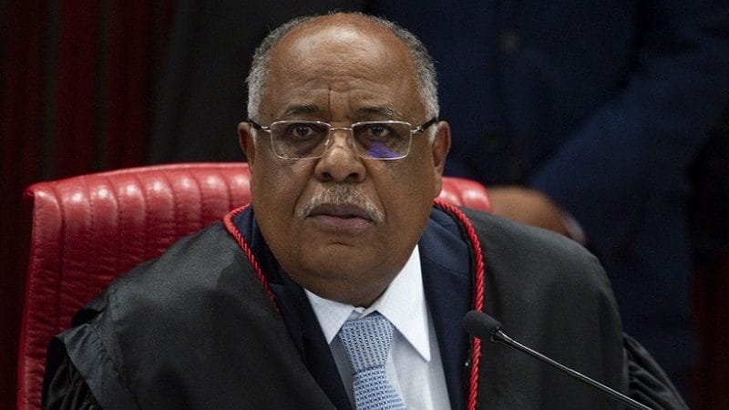 TSE retoma julgamento contra Bolsonaro por abuso de poder político