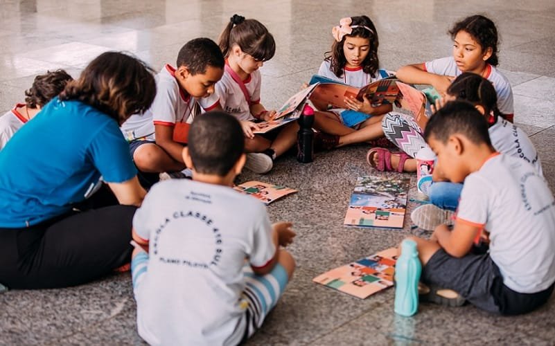 Crianças oficina leitura MAB DF Misto Brasília
