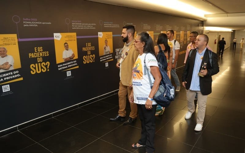 Exposição alerta mieloma múltiplo Congresso Misto Brasília