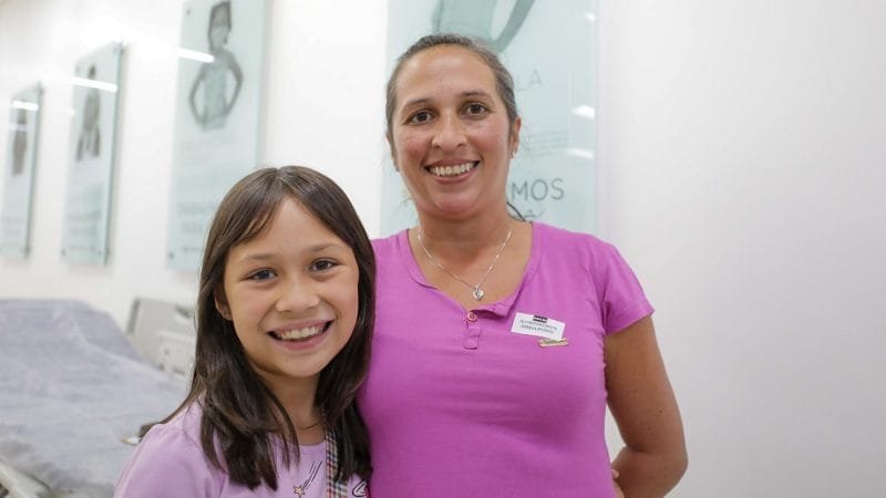 Isleila Vieira, mãe de Sophia Camila Vieira, gostou do cinema para os pacientes no Hospital da Criança de Brasília/Tony Oliveira/Agência Brasília