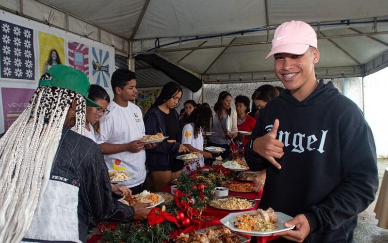 Jovem curso de culinária Centro de Juventude DF Misto Brasília