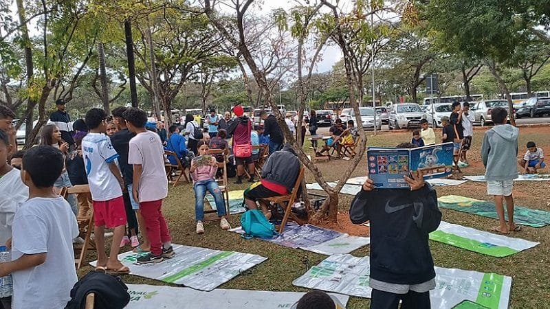 Dia de leitura neste domingo com o projeto Rolezinho Literário