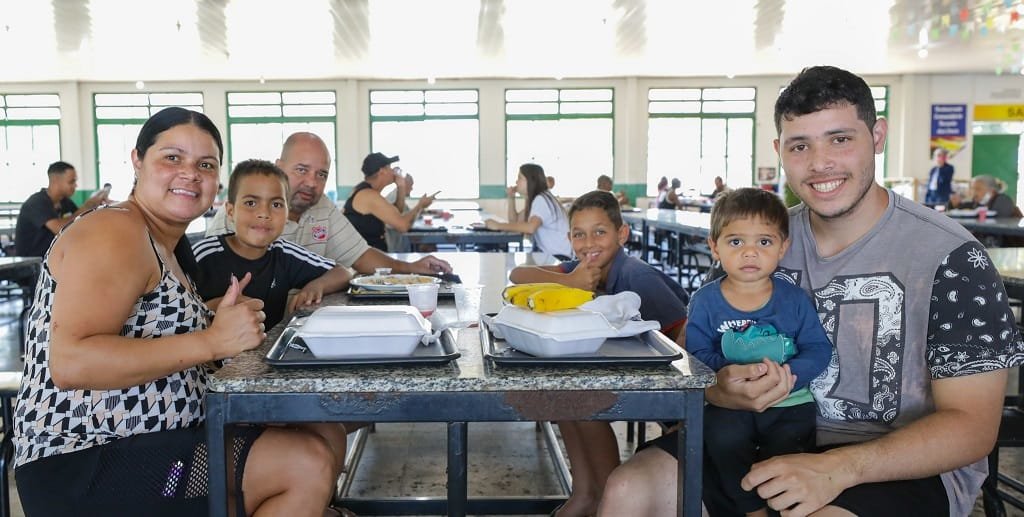 Restaurante comunitário Recanto das emas DF família Misto Brasília