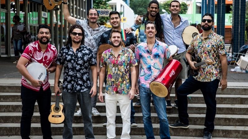 Artistas se apresentam de graça na área externa do Museu da República