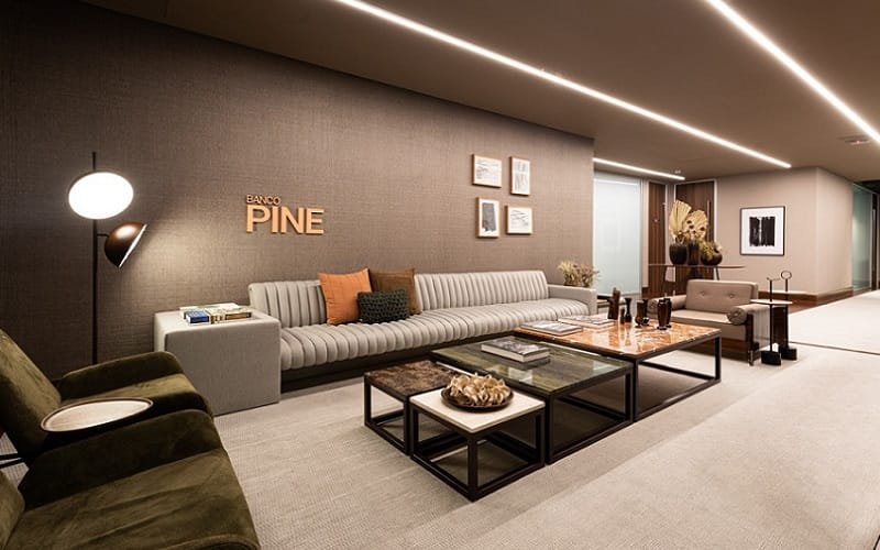 Banco Pine sala de estar Misto Brasília