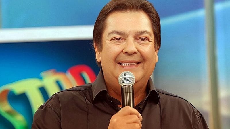 Fausto Silva recebeu um novo coração neste domingo