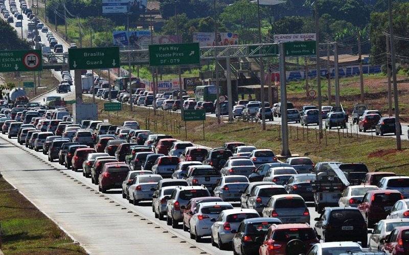 Trânsito EPTG DF engarrafamento Misto Brasília