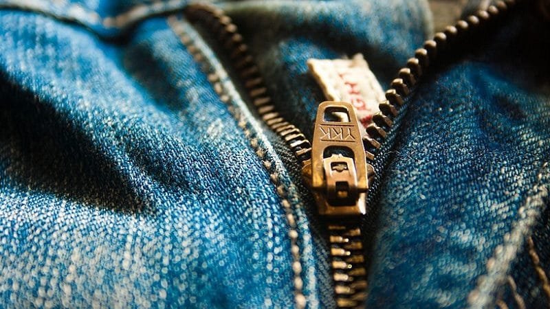 Moda vai, moda vem, mas o ziper continua soberando em 130 anos