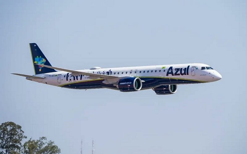 Avião azul passageiro Misto Brasília