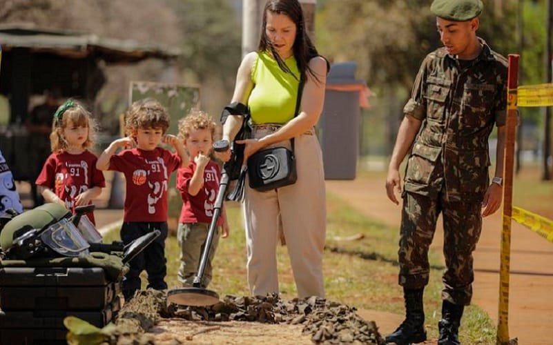 Exposição Parque da Cidade DF militares Misto Brasília