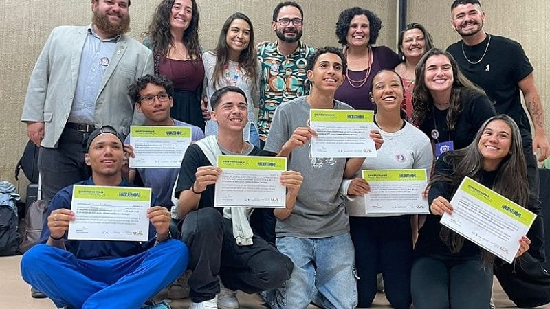 Estudantes premiados no combate à desinformação sobre vacinação