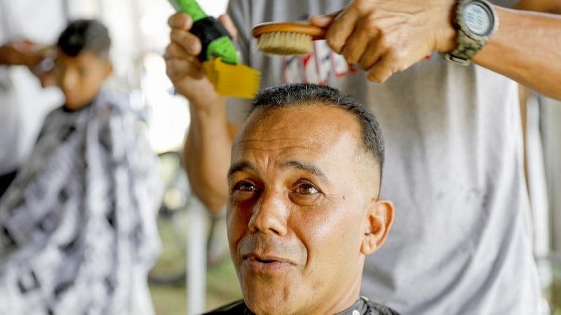 Roni Leite é auxiliar de almoxarifado e foi dar um grau no cabelo no Mais Perto do Cidadão no Sol Nascente/Lúcio Bernardo Jr./Agência Brasília
