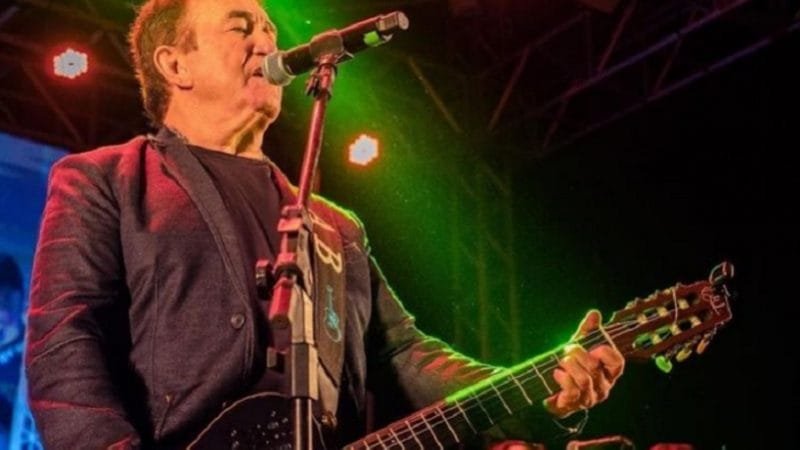 Amado Batista faz show de graça para pessoas com mais de 60 anos