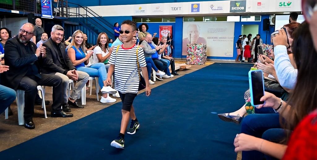 Desfile criança produtos reciclados DF Misto Brasília