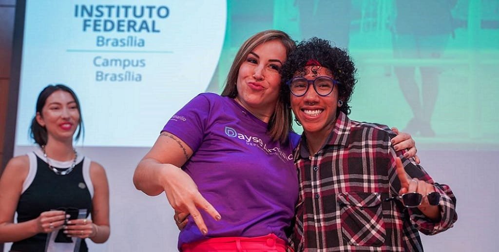 Dayse Amarílio deputada distrital DF entrega de óculos Misto Brasília