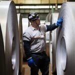 Indústria reverte parte das perdas com crescimento em janeiro