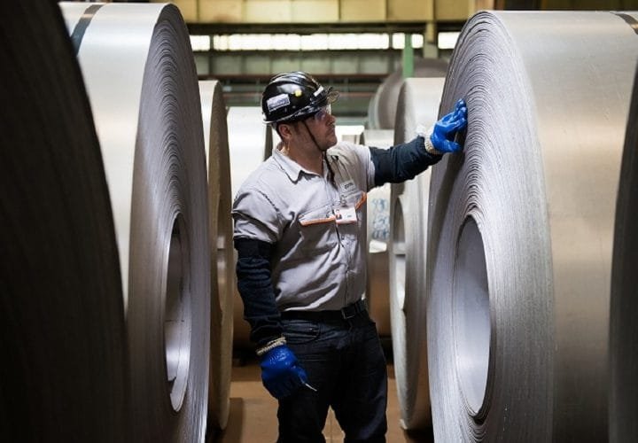 Indústria reverte parte das perdas com crescimento em janeiro