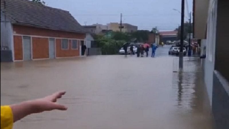 Temporais no Paraná impactaram 57 mil pessoas em 74 municípios