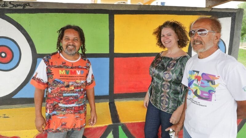 Toninho de Souza, Cida Carvalho e Gersion de Castro são artistas que ajudaram a deixar mais colorido as paradas de ônibus no DF/Renato Alves/Agência Brasília
