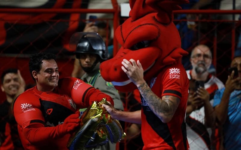 Atlético-GO torcida mascote Misto Brasil