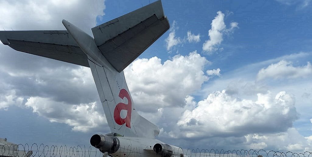 Avião sucata aeroporto de Brasília Misto Brasil