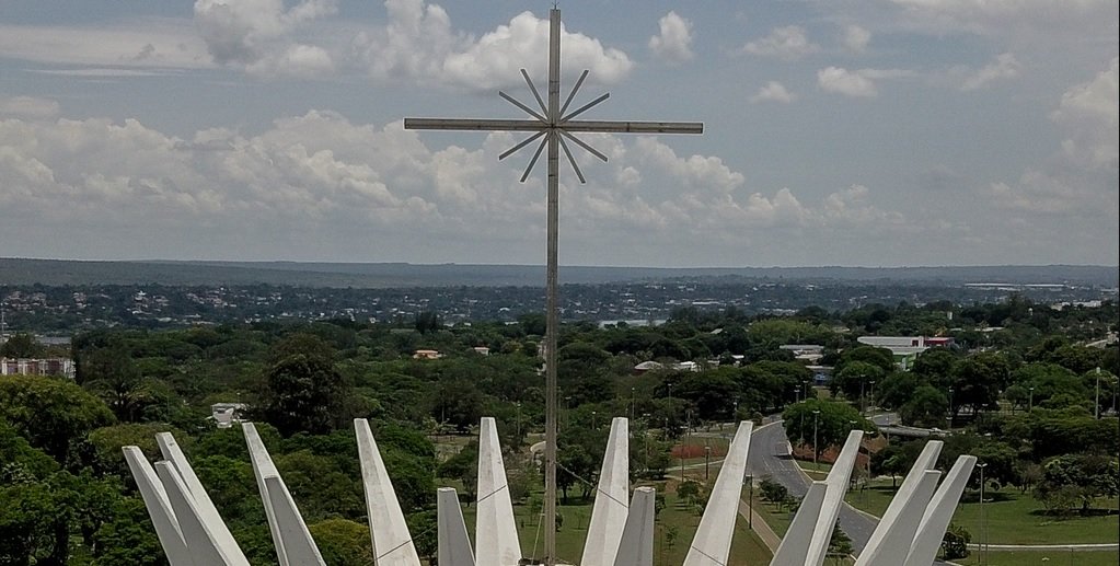 Catedral Metropolitana alto da coroa DF Misto Brasil