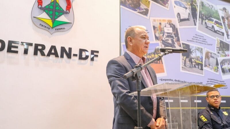 Takane Nascimento, diretor-geral do Detran-DF, recebe novos equipamentos de segurança para fiscalização no valor de R$ 1 milhão/Joel Rodrigues/Agência Brasil