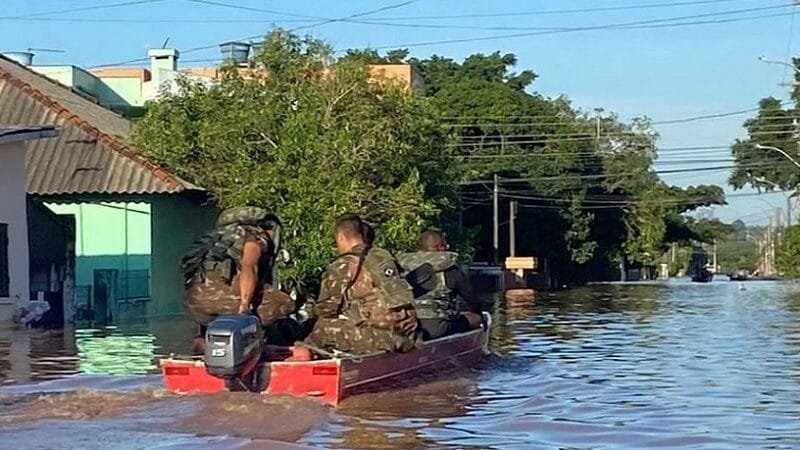 Comitiva foi a Santa Catarina, que tem 180 cidades em situação de emergência