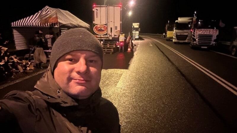 Caminhoneiros poloneses bloqueiam a fronteira com a Ucrânia