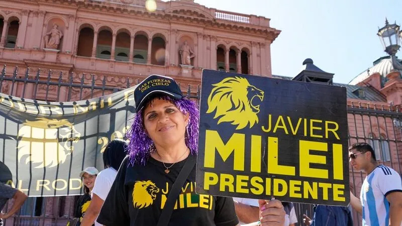 Presidente argentino Javier Milei irá proibir o uso da linguagem inclusiva