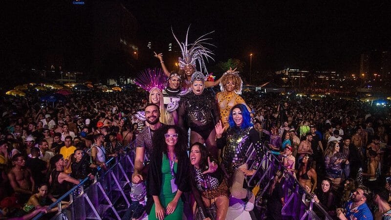 Curta-metragem sobre bloco de estreia de drag queens no Festival de Cinema