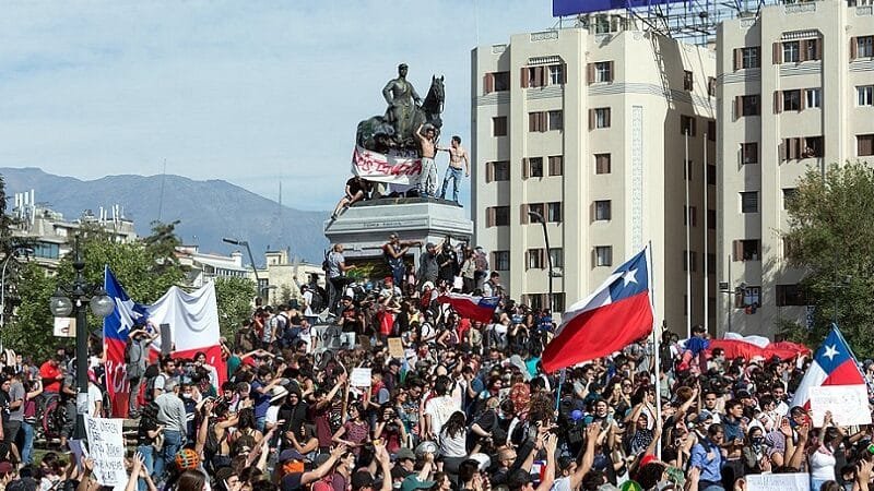 Chilenos rejeitam proposta de uma nova constituição